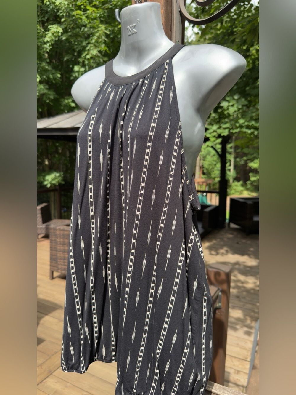 • Reitmans Black Sleeveless Halter-Style Printed Top - Picture 5 of 8